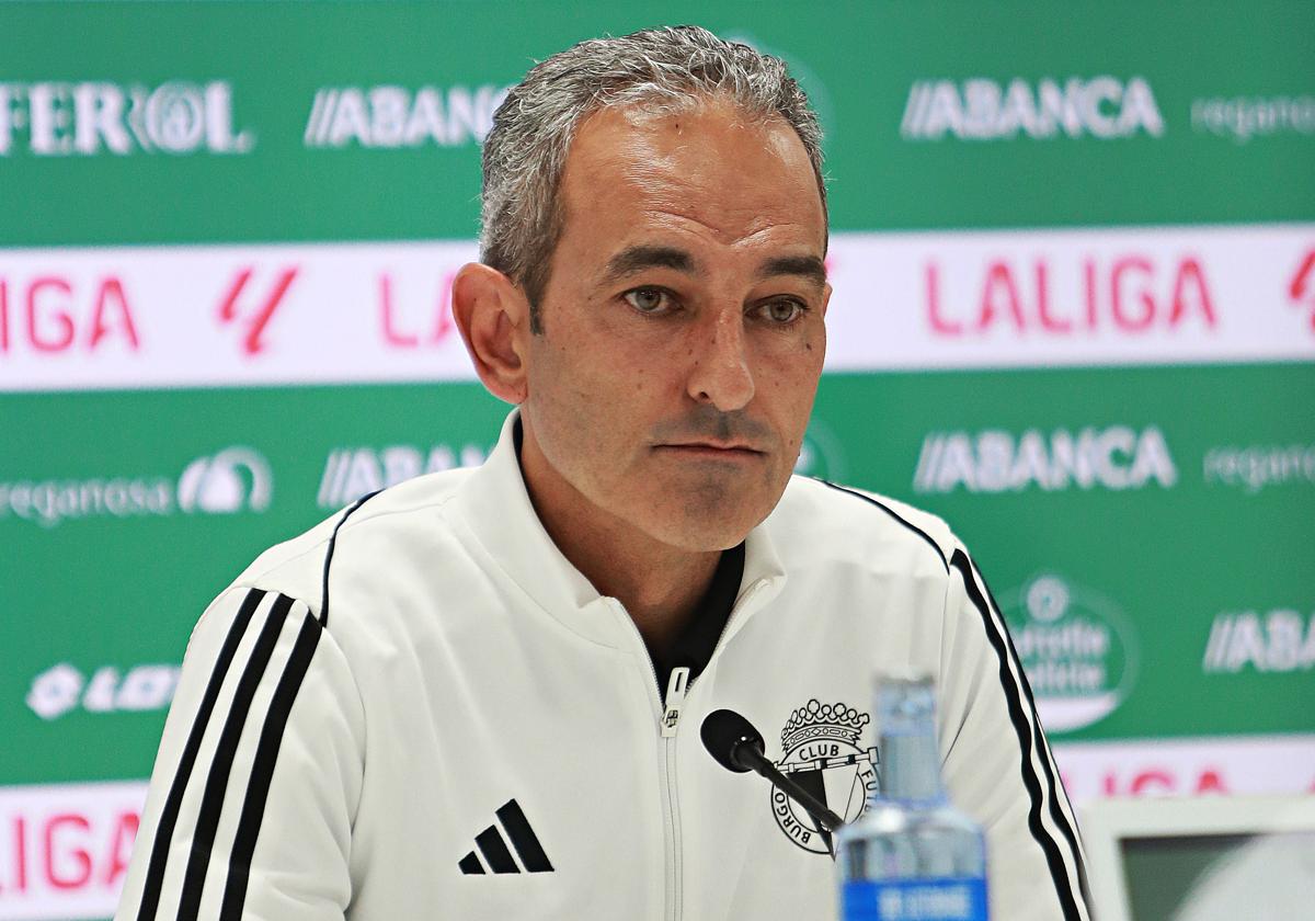 Pablo Lago en la rueda de prensa tras acabar el partido.