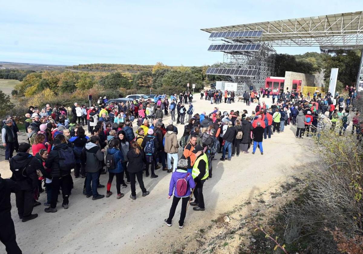 La marcha a pie a los yacimientos de Atapuerca se ha convertido ya en una tradición.