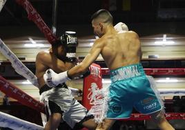 Yazid terminó de resolver el combate con un certero golpe a la zona hepática.