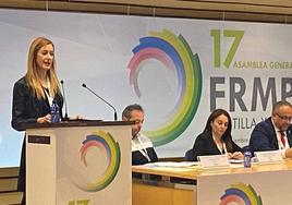 Aitana Hernando, durante su intervención en la Federación Regional de Municipios y Provincias (FRMyP) de Castilla y León.