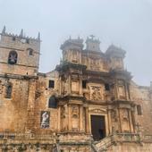 Así es La Petra española que guarda un pueblo de Burgos