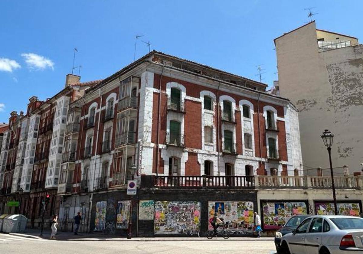 Edificio de la calle Progreso 14, esquina San Julián.