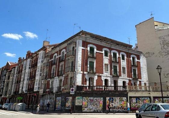 Edificio de la calle Progreso 14, esquina San Julián.