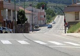 El acceso a Villatoro desde la ciudad de Burgos no cuenta con aceras ni carril bici.