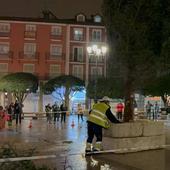 Así llegó el árbol de Navidad a la Plaza Mayor de Burgos