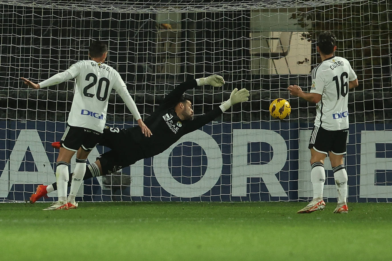 La primera victoria del Burgos CF a domicilio, en imágenes