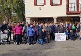 Vecinos de Puentedura en la concentración por la sanidad.