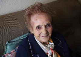 La burgalesa de 105 años, Bárbara Moreno, en su salón