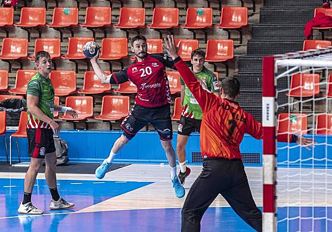 Jugada de ataque de Toni Alegre.