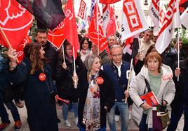 Protesta de los sindicatos por los despidos en centros de menores en el la gerencia de servicios sociales.