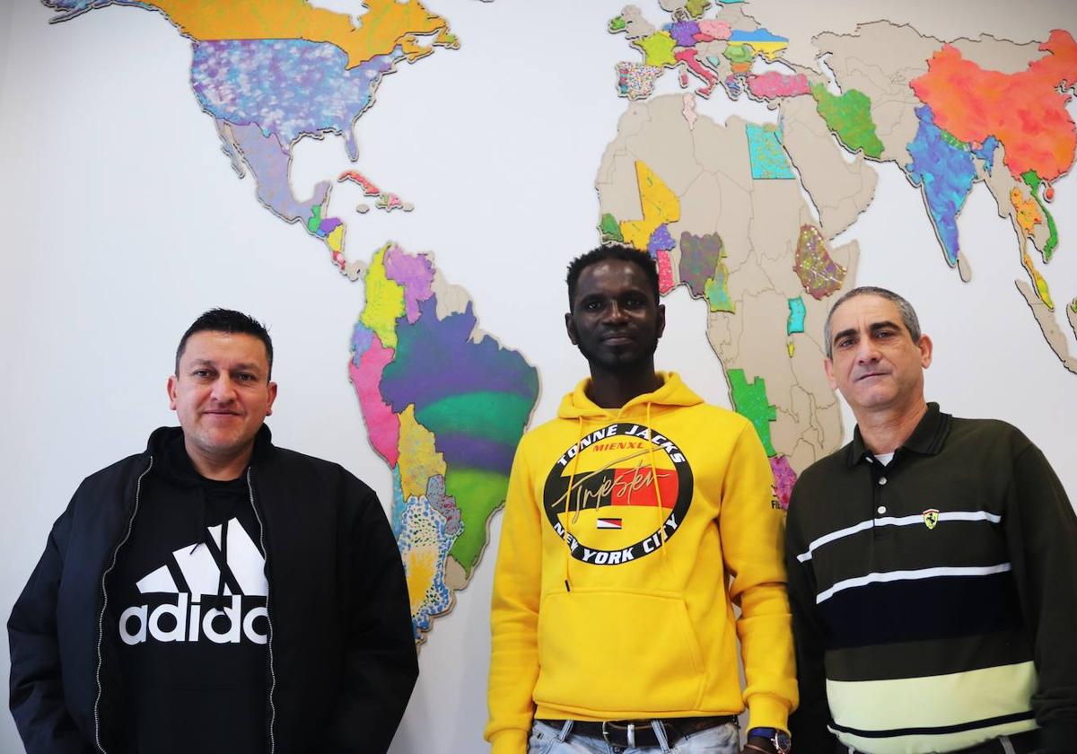 Diego, de Colombia; Emmanuel, de Ghana; y Mario, de Cuba, nos cuentan cómo pasan las navidades en Burgos.