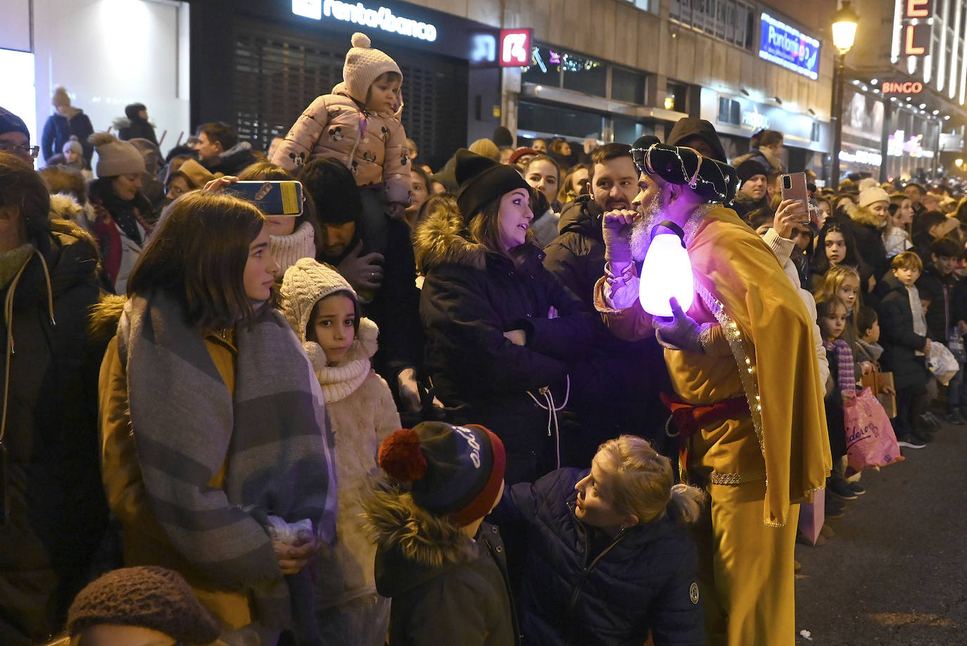 Un gran dragón ha escoltado a los Magos de Oriente en Burgos.