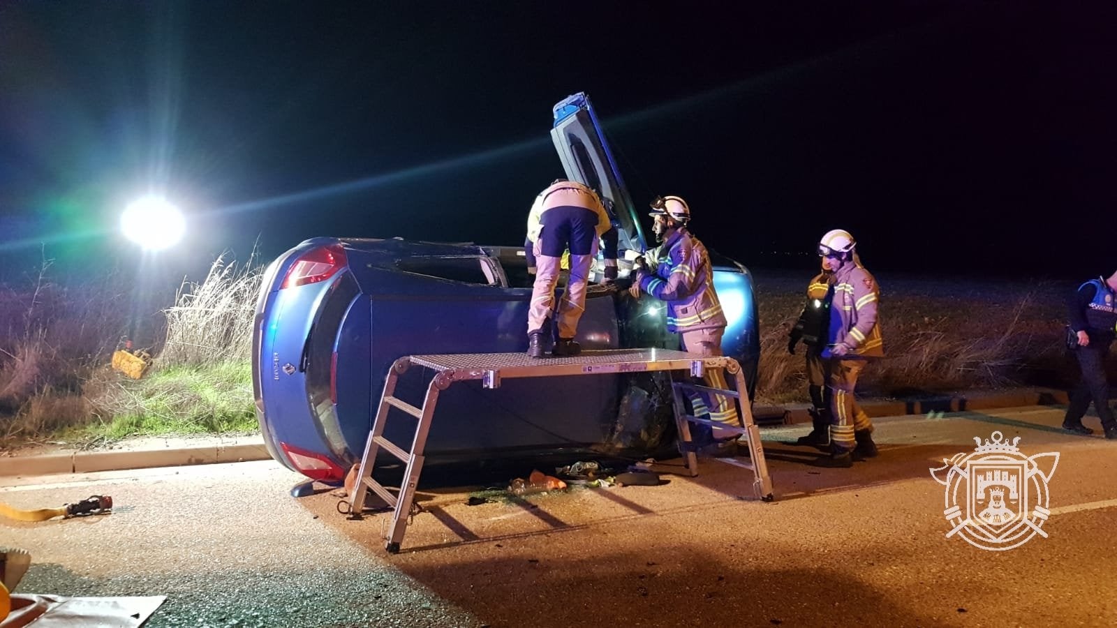 Los bomberos tuvieron que intervenir en el accidente.