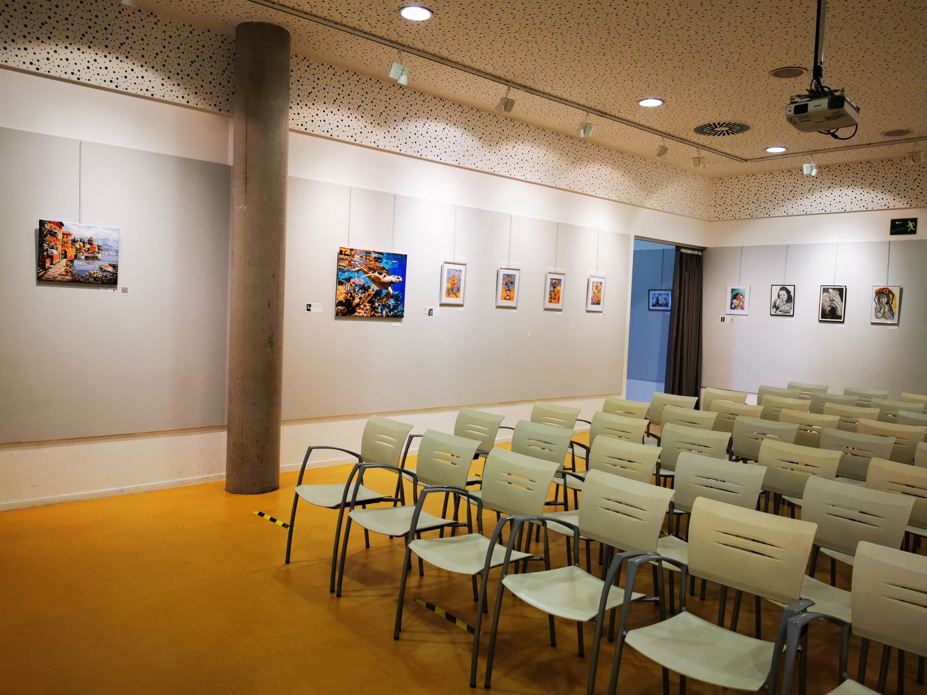 Fotos: Artistas ucranianos exponen en la Biblioteca Miguel de Cervantes de Burgos