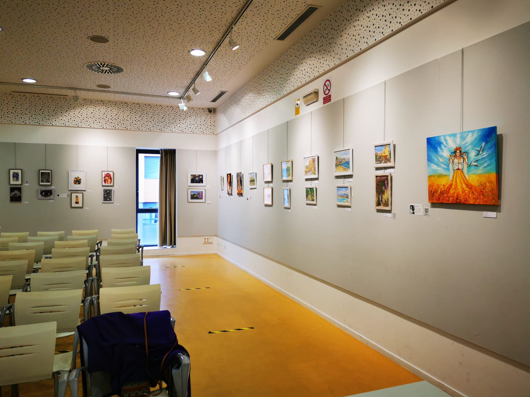 Fotos: Artistas ucranianos exponen en la Biblioteca Miguel de Cervantes de Burgos