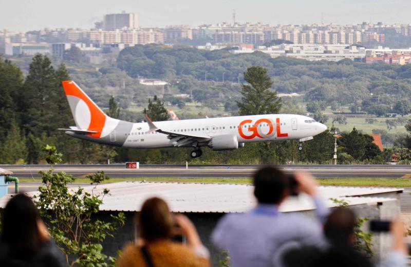 El avión en el que ha regresado Torres desde Miami aterriza en el aeropuerto de Brasilia