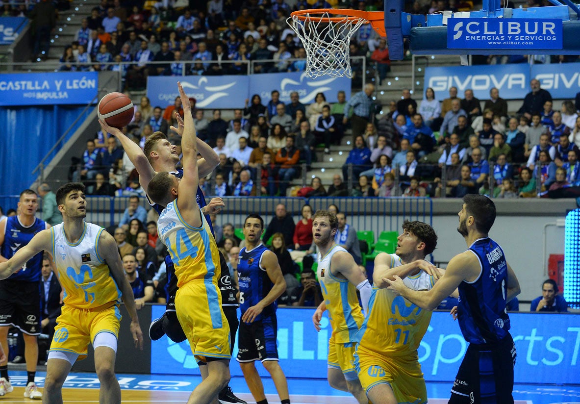 Fotos: El San Pablo cae derrotado en el Coliseum