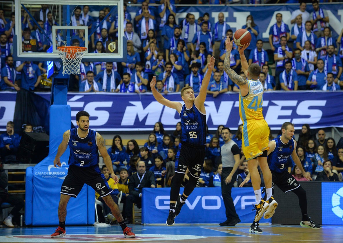 Fotos: El San Pablo cae derrotado en el Coliseum