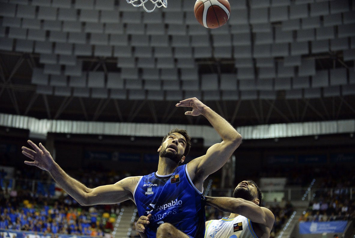 Fotos: El San Pablo cae derrotado en el Coliseum