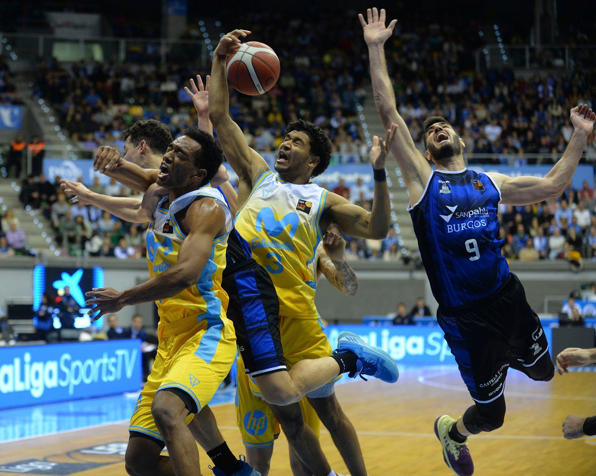 Fotos: El San Pablo cae derrotado en el Coliseum