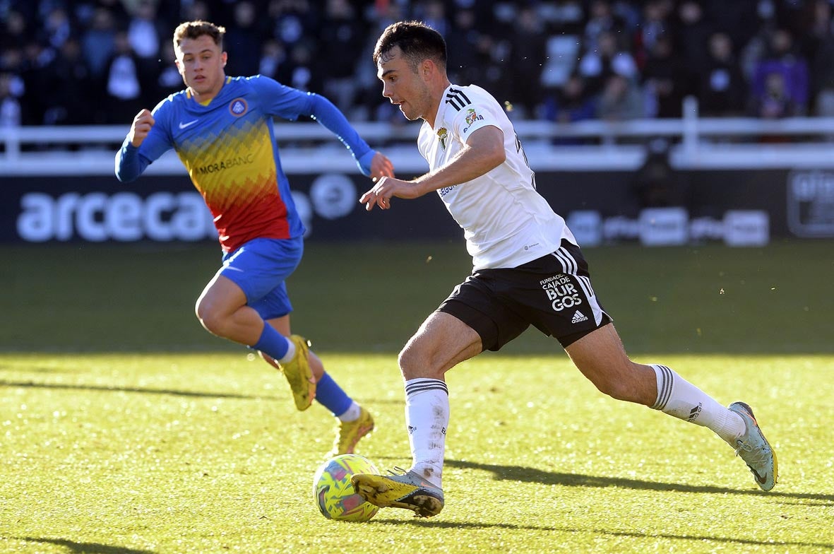 Fotos: El Burgos CF recupera la senda de la victoria