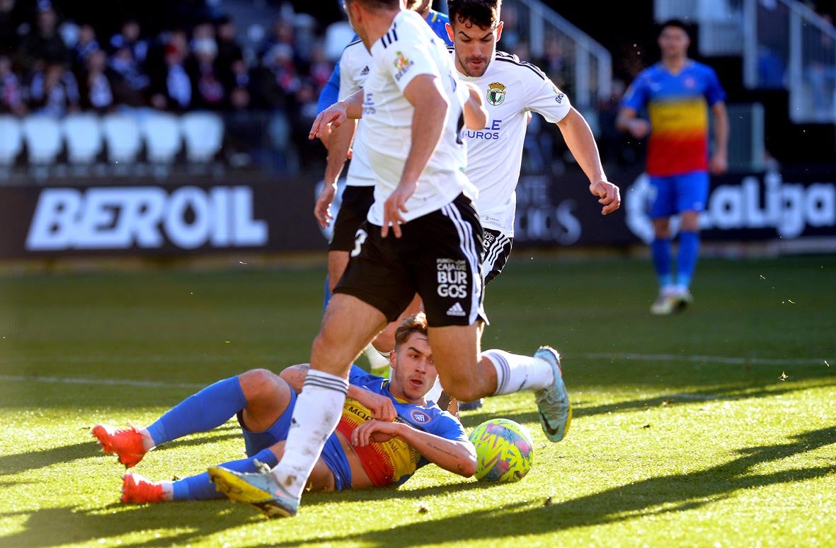 Fotos: El Burgos CF recupera la senda de la victoria