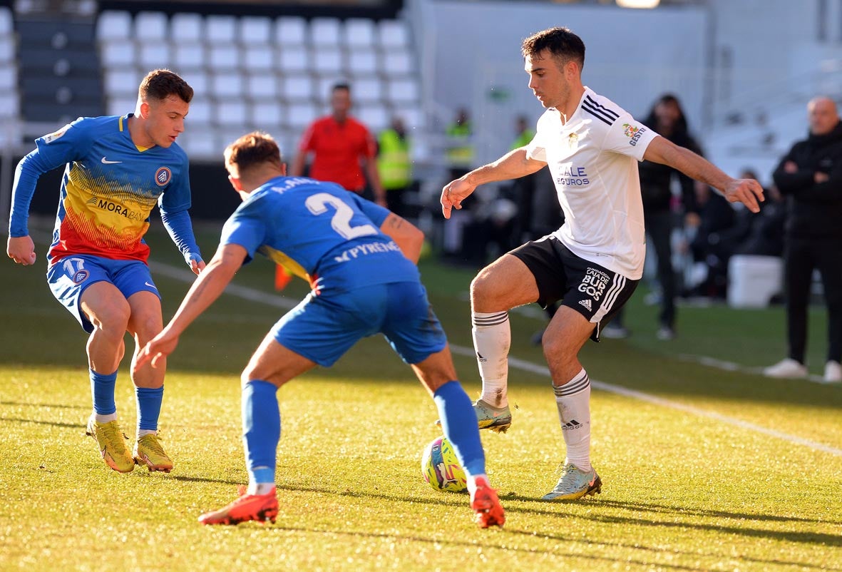 Fotos: El Burgos CF recupera la senda de la victoria