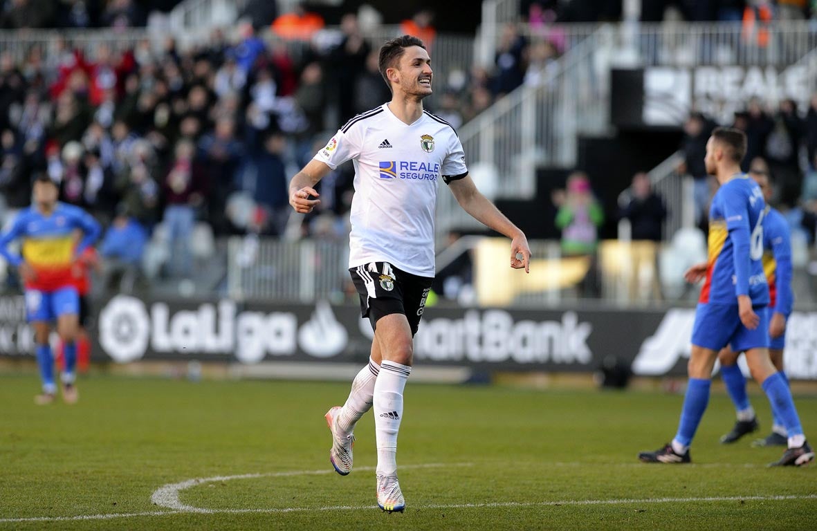 Fotos: El Burgos CF recupera la senda de la victoria