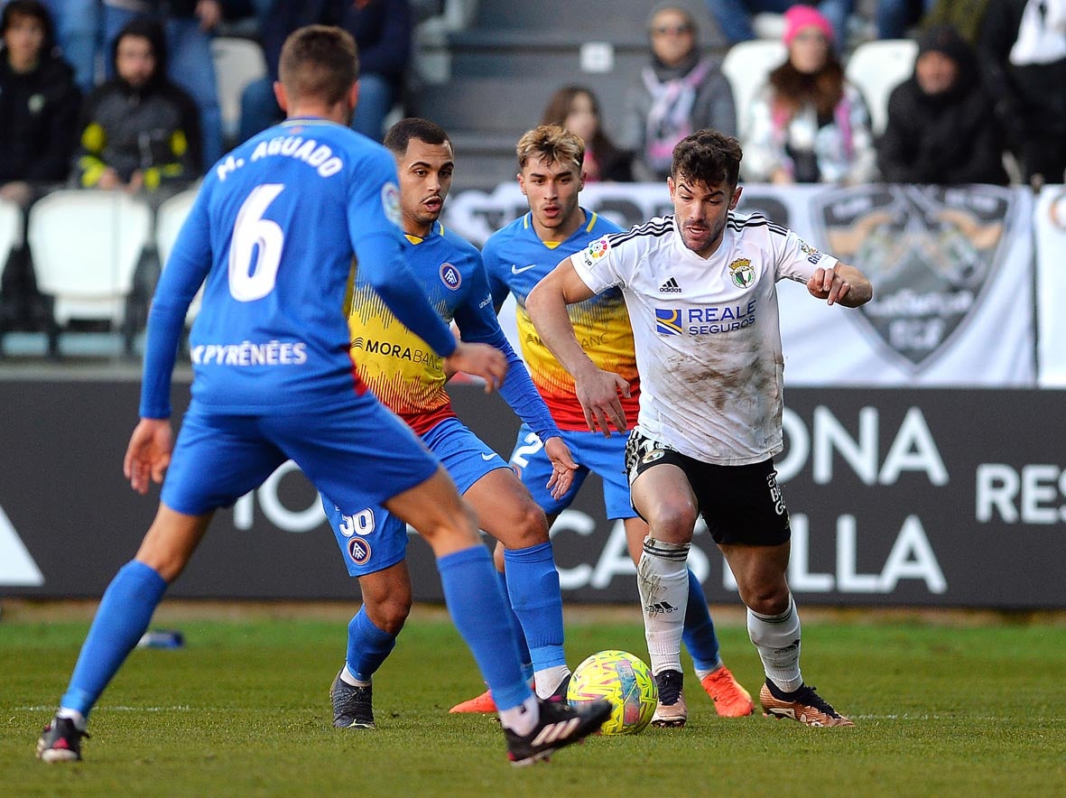 Fotos: El Burgos CF recupera la senda de la victoria