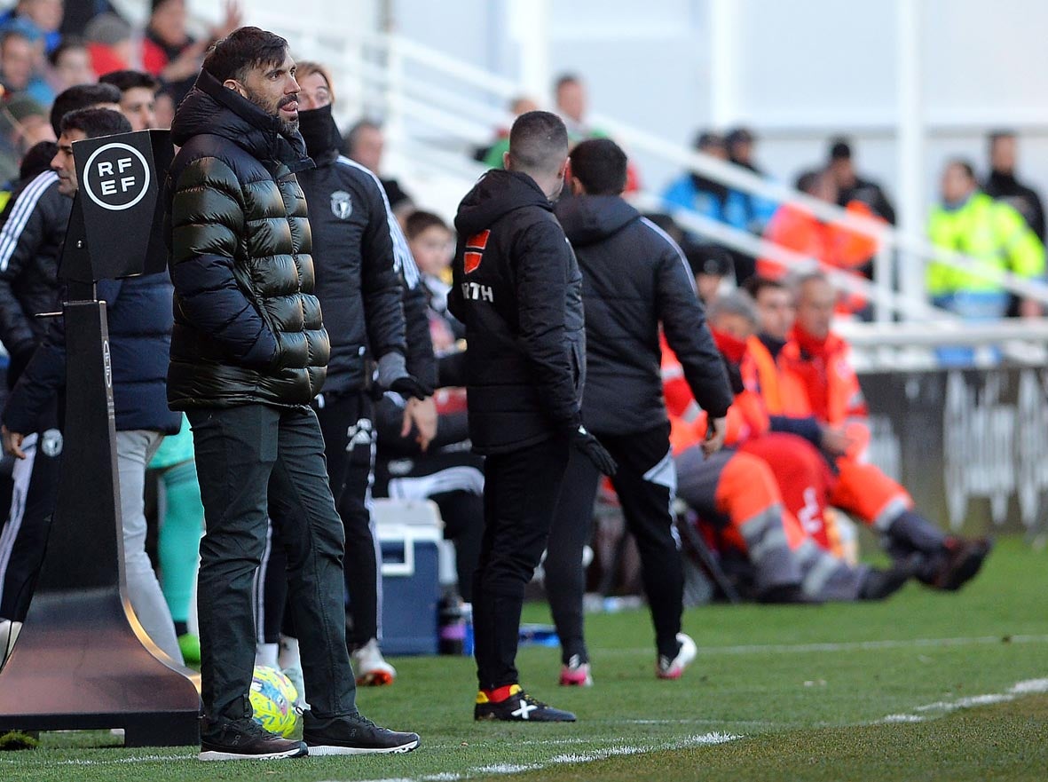 Fotos: El Burgos CF recupera la senda de la victoria