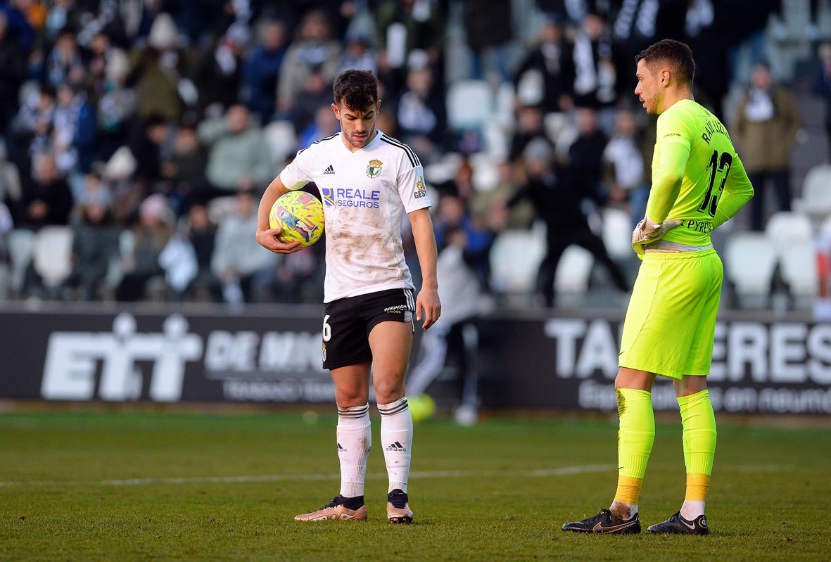 Fotos: El Burgos CF recupera la senda de la victoria