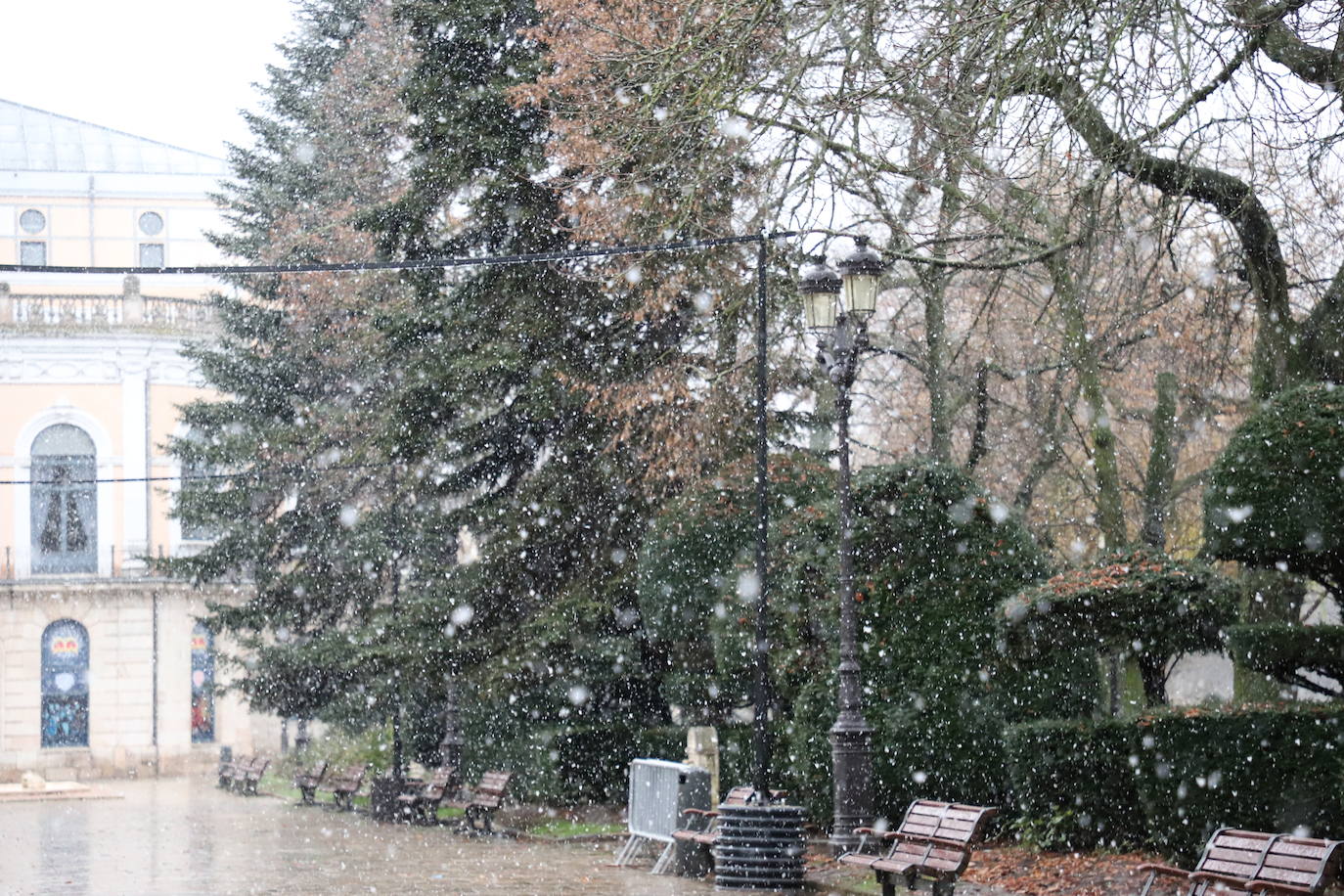 Fotos: Llega la nieve a Burgos capital