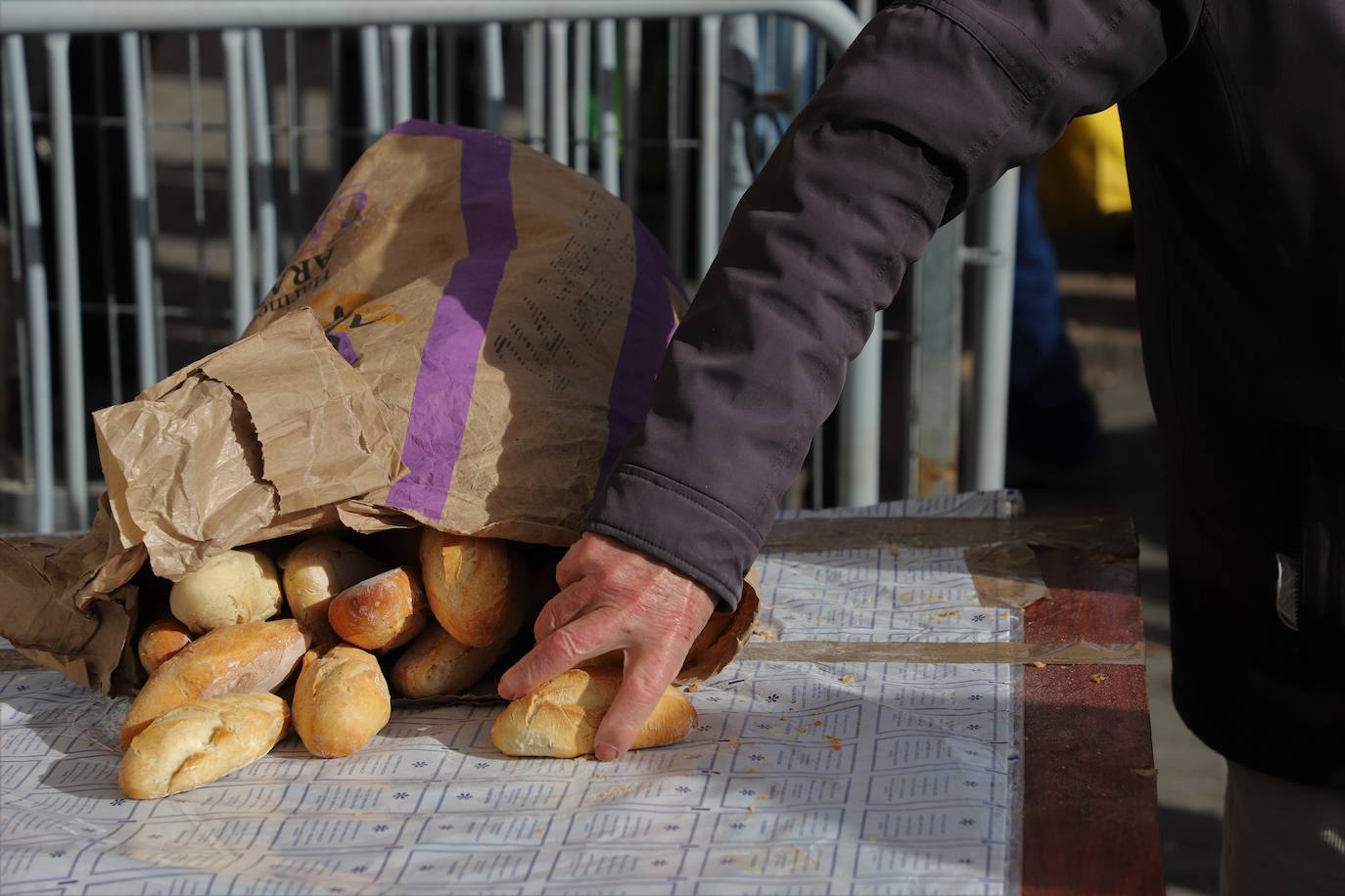 Fotos: Cientos de burgaleses hacen cola para probar &#039;Los Titos&#039;