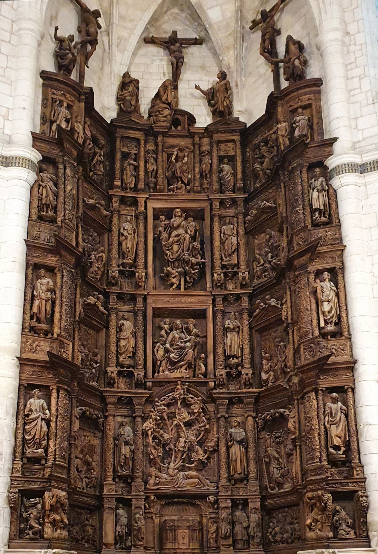 La joya de Briviesca es el excelente retablo en nogal de Santa Clara. 