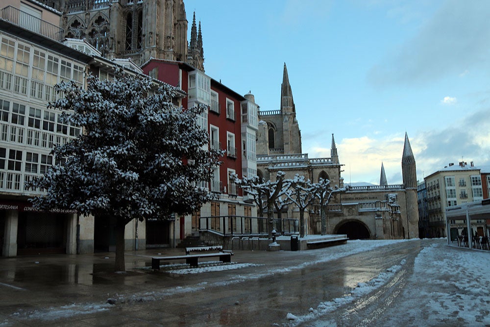 Fotos: La nieve llega a Burgos