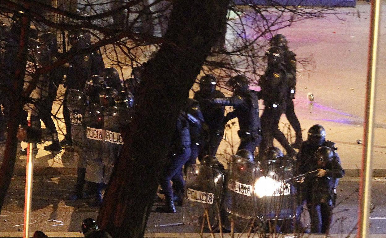 Carga de la Policía Nacional durante una manifestación en Madrid. 