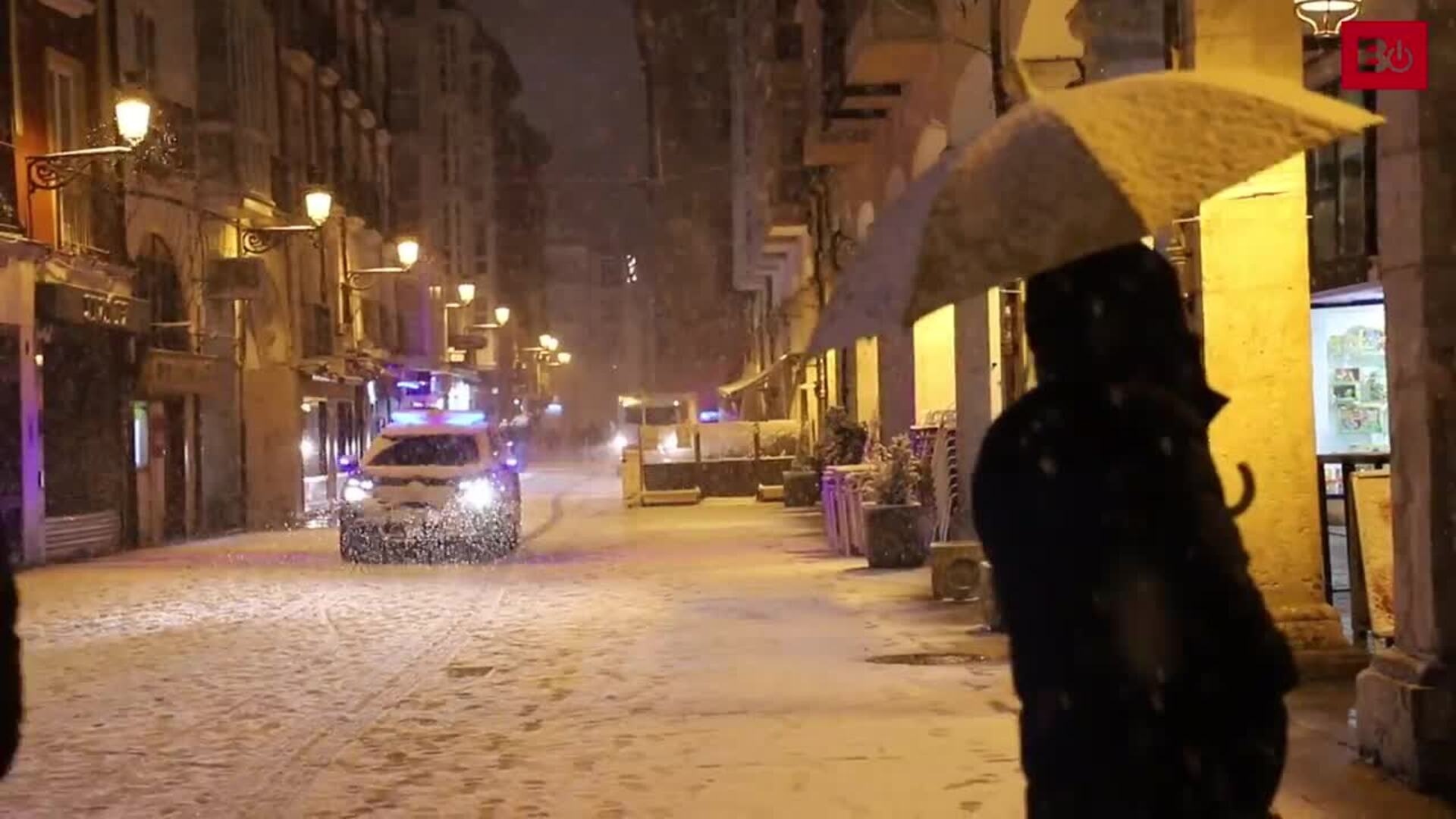 La nieve recorre las calles de Burgos