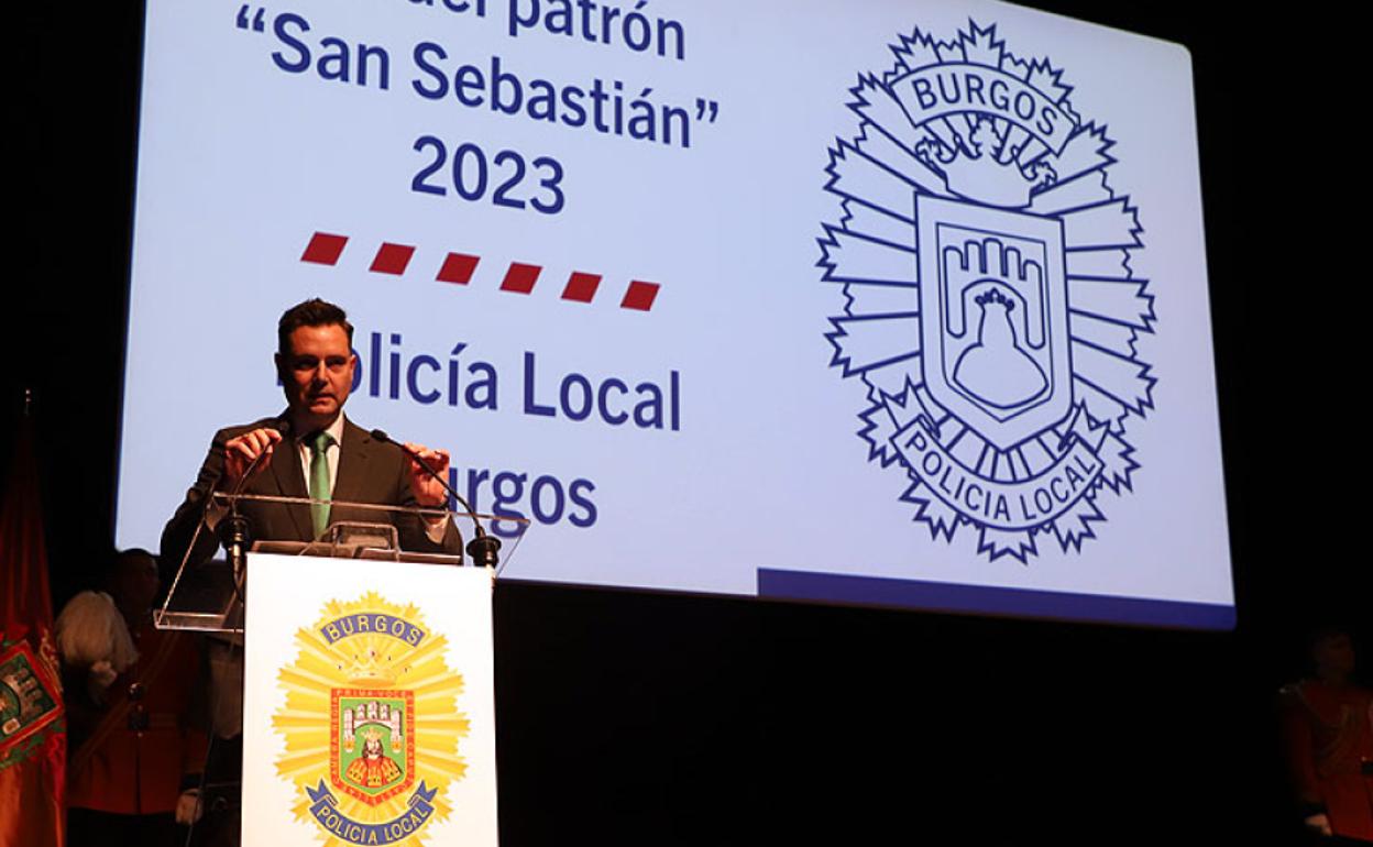 El alcalde, Daniel de la Rosa, ha cerrado el acto de San Sebastián de la Policía Local de Burgos.