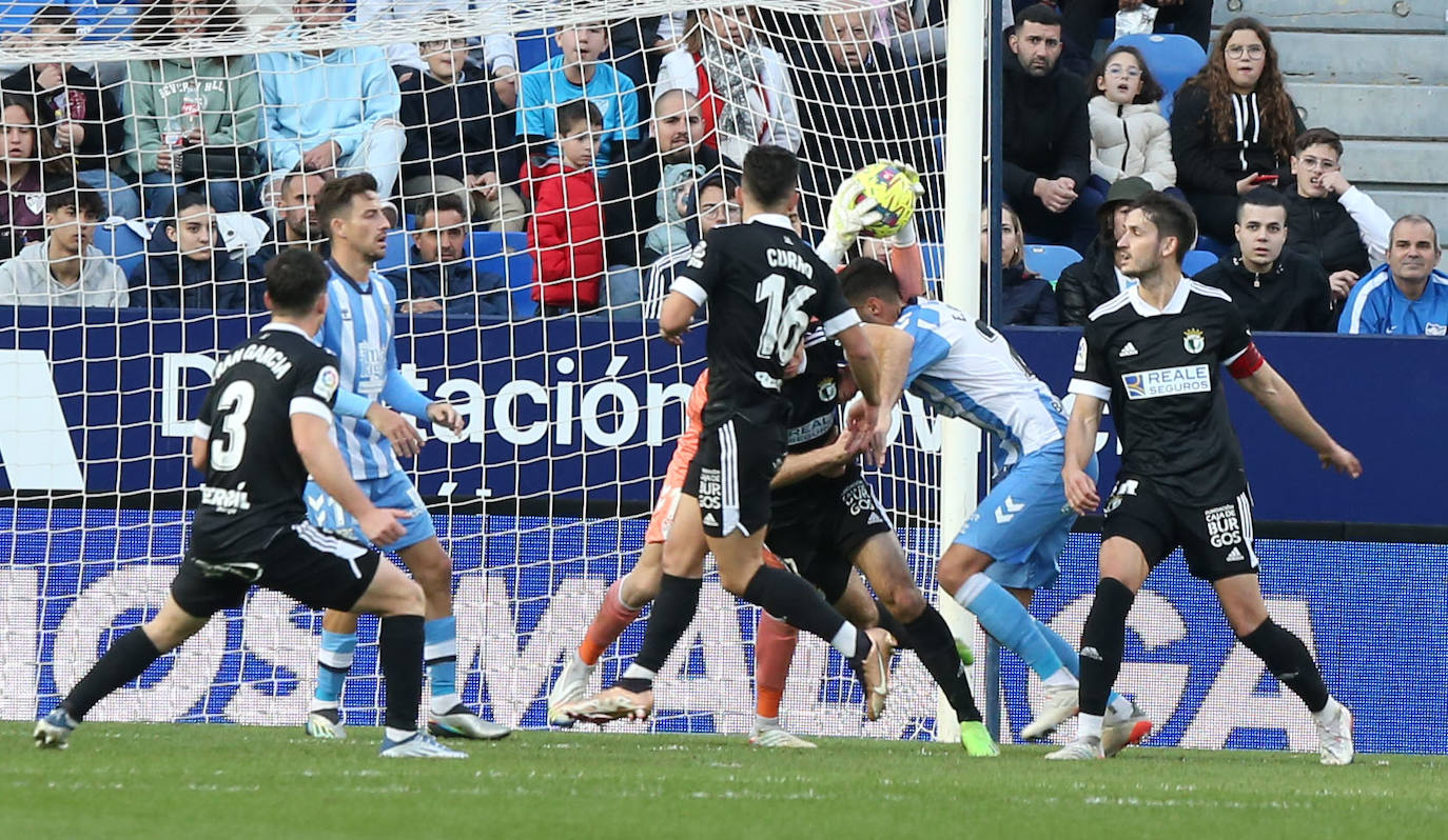 Imágenes del empate entre el Málaga CF y el Burgos CF disputado en La Rosaleda