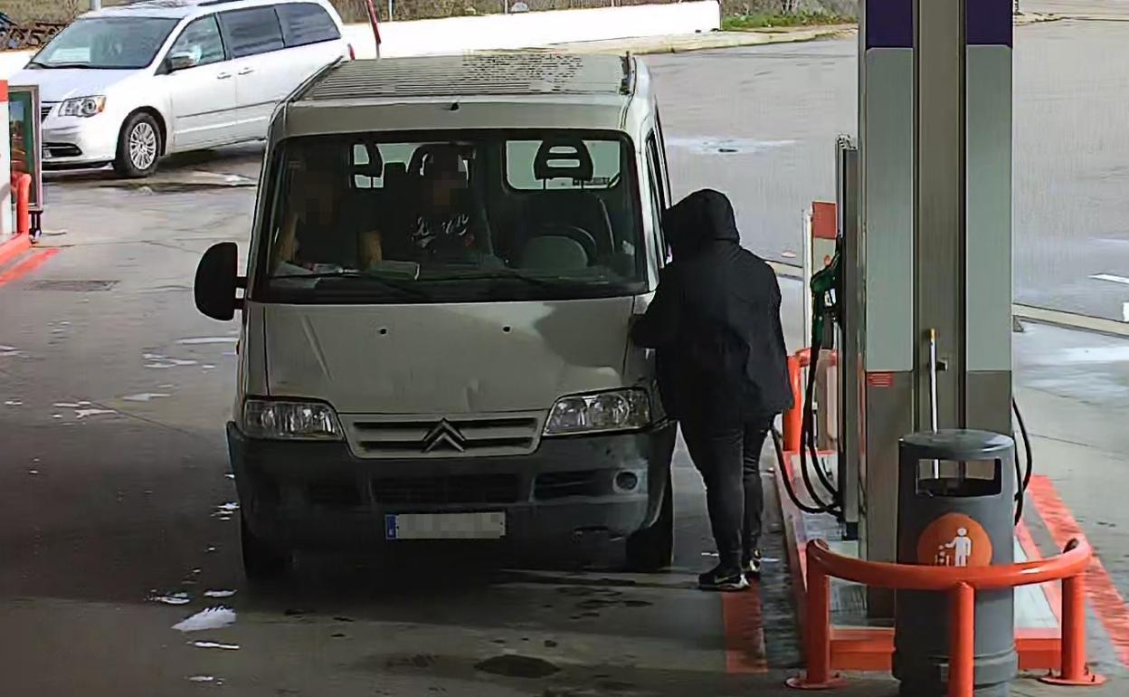 Los detenidos también han sido acusados de un delito de impago de combustibles. 