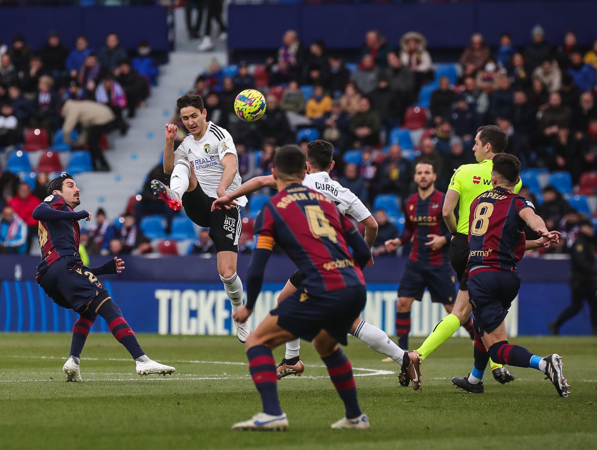 Fotos: El Burgos CF cae ante el Levante UD