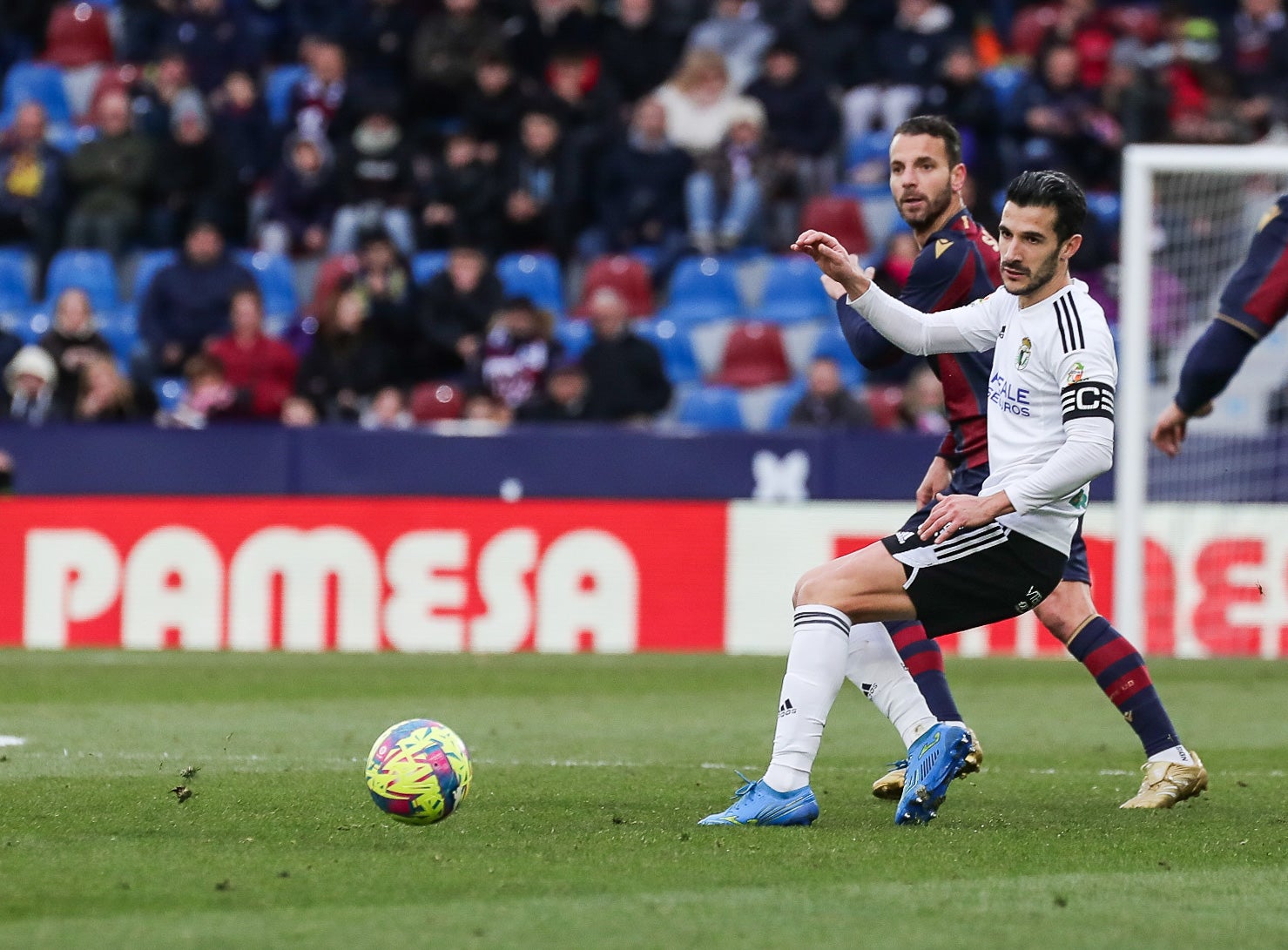 Fotos: El Burgos CF cae ante el Levante UD