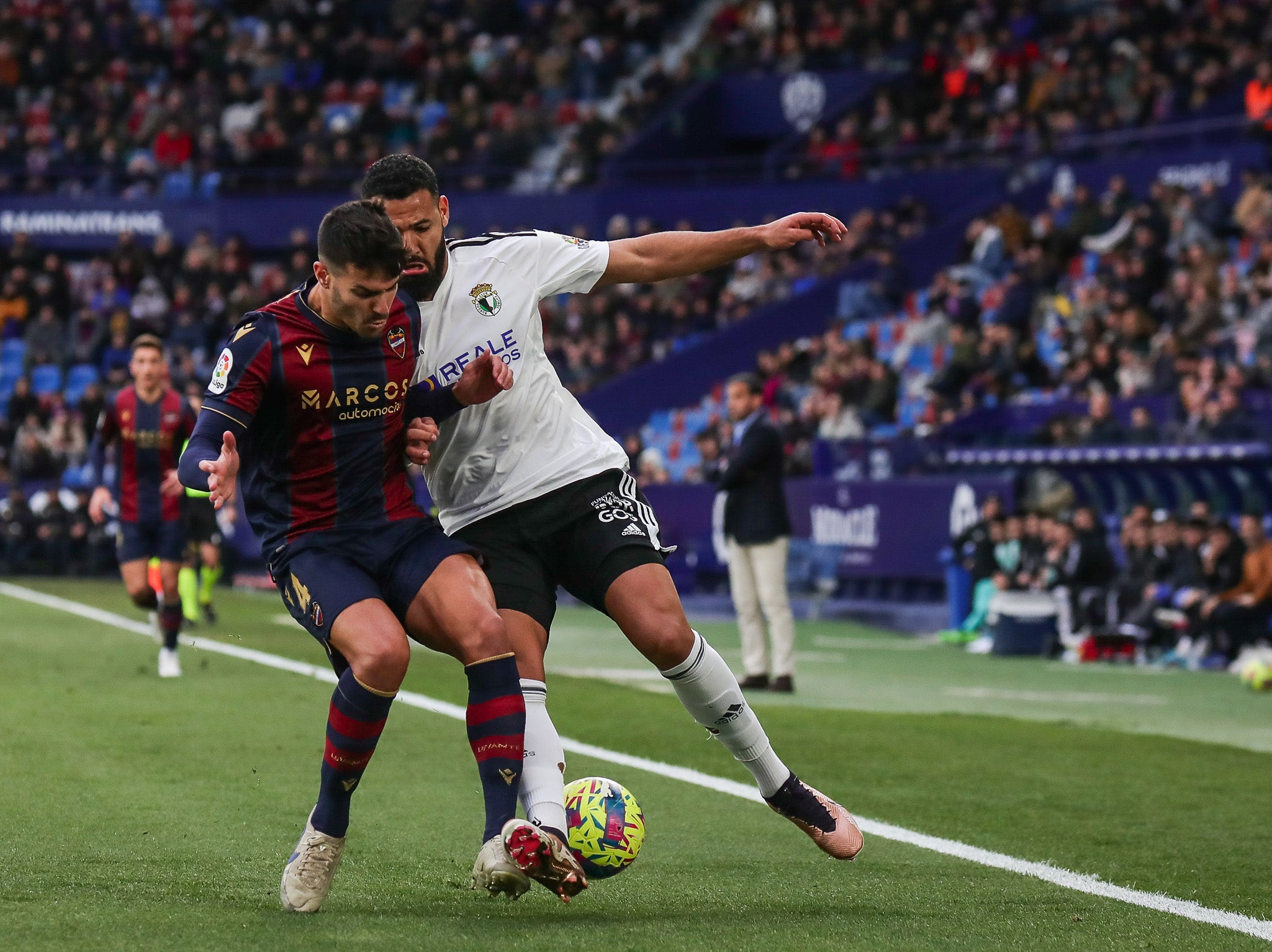 Fotos: El Burgos CF cae ante el Levante UD