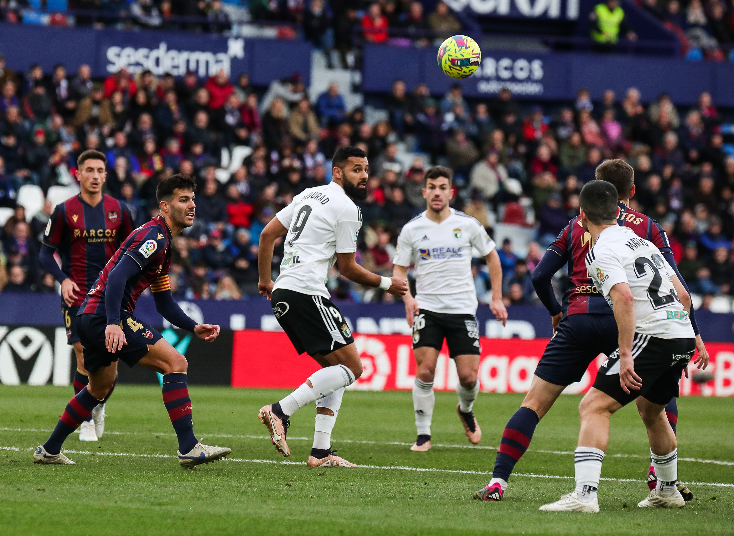 Fotos: El Burgos CF cae ante el Levante UD