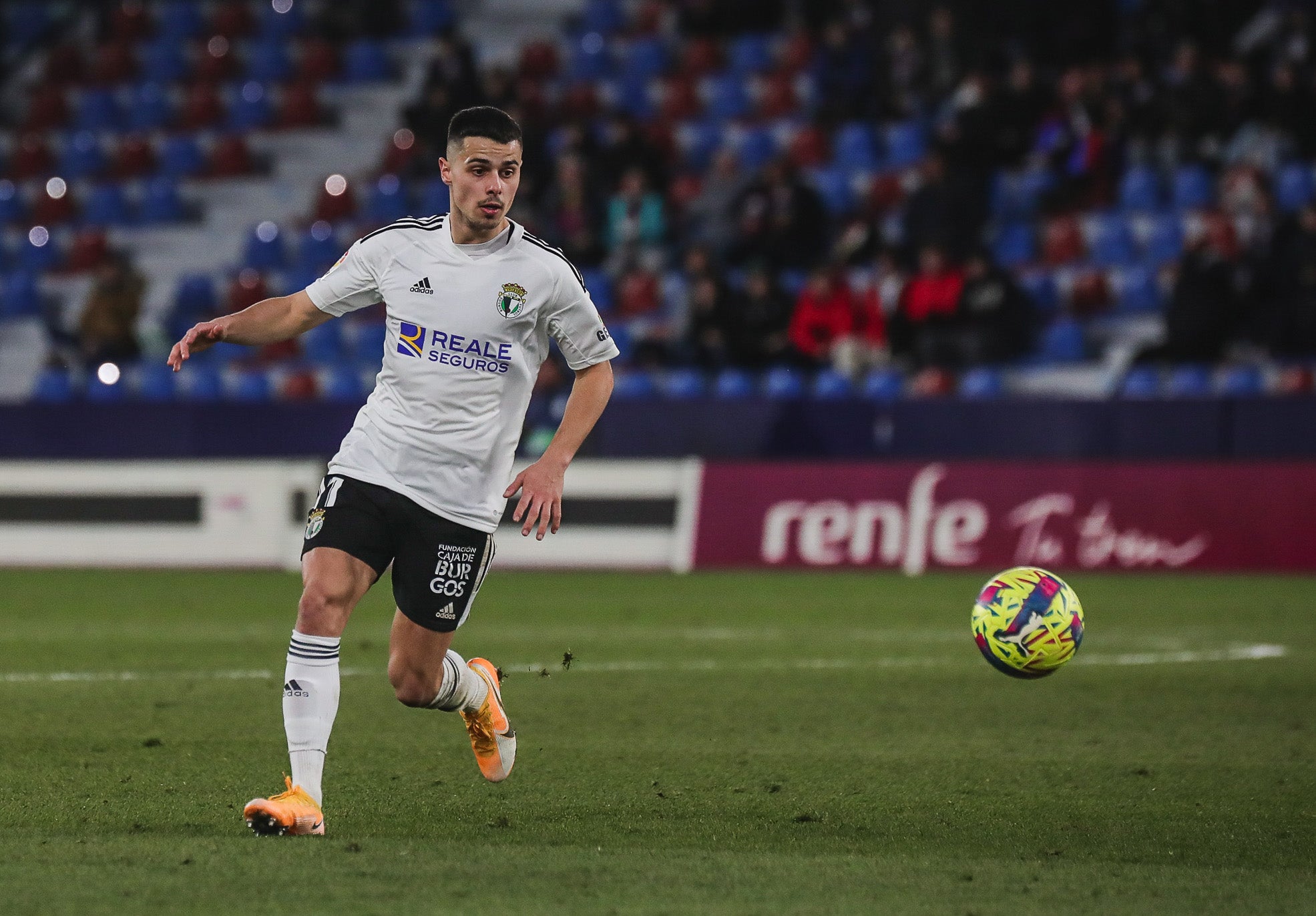 Fotos: El Burgos CF cae ante el Levante UD