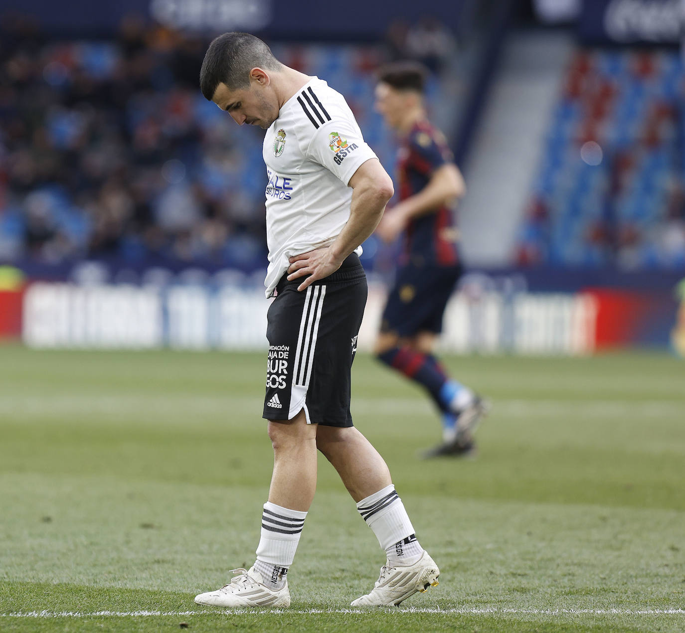 Fotos: El Burgos CF no puede cortar la racha del Levante UD