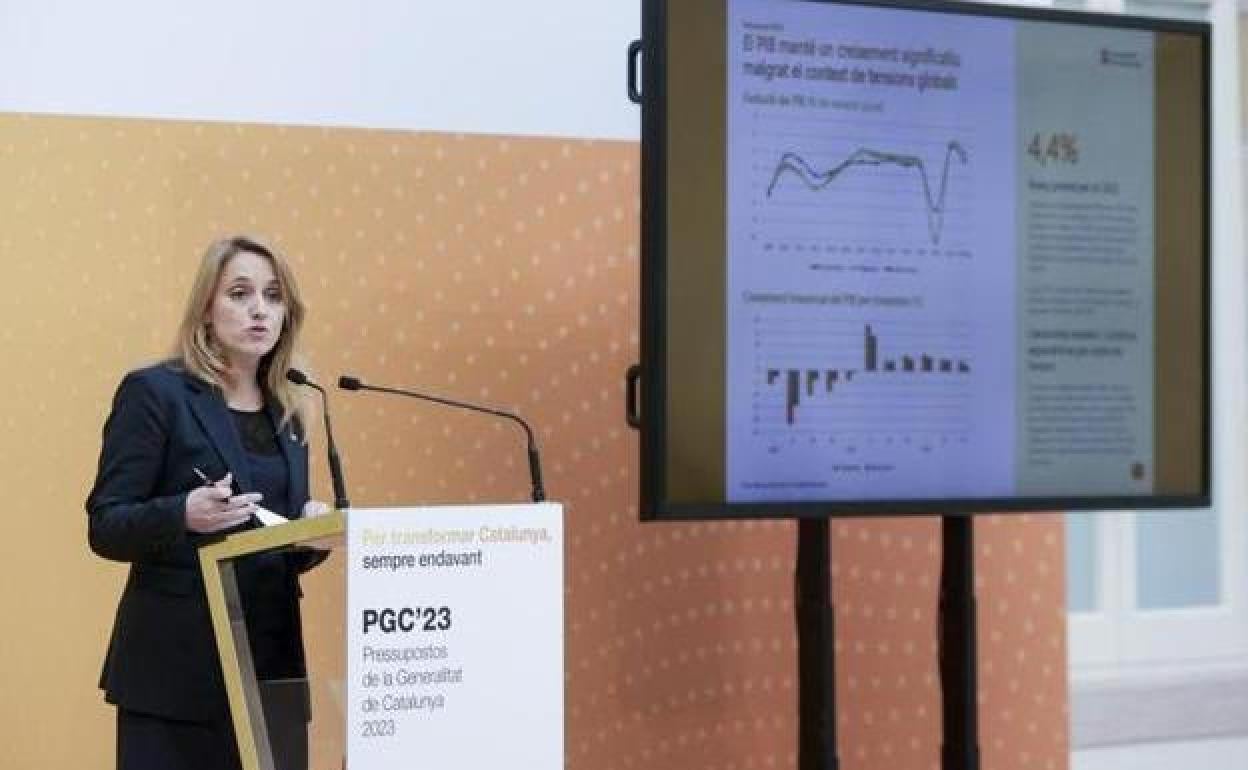 La consellera de Economía, Natalia Mas, durante la presentación del proyecto de ley de presupuestos para 2023