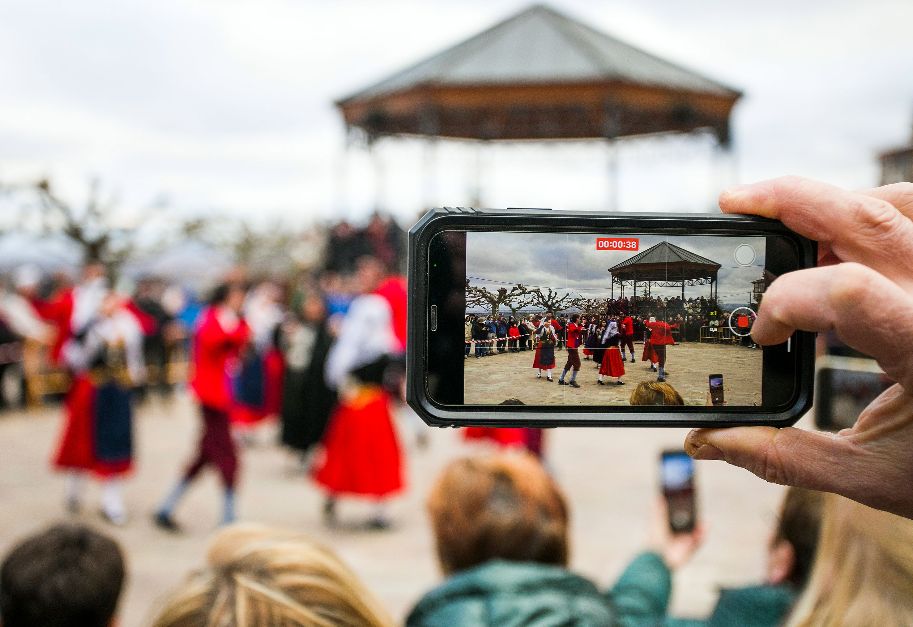 Fotos: Tradicional Danza del Escarrete en Poza de la Sal (Burgos)