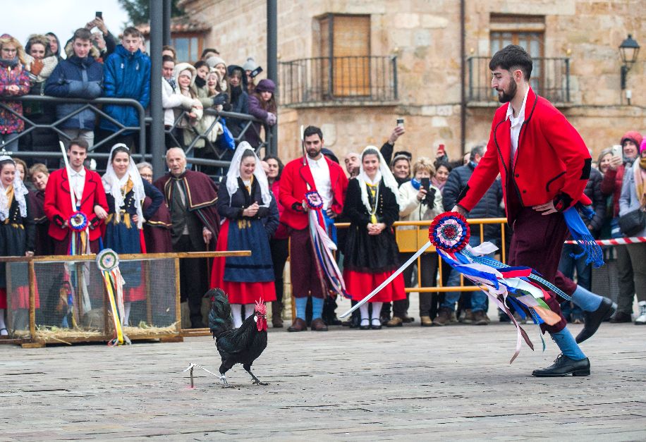 Fotos: Tradicional Danza del Escarrete en Poza de la Sal (Burgos)