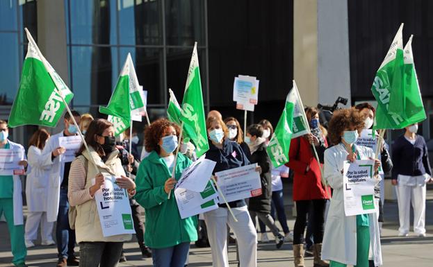 Un tercio de las enfermeras de Primaria se desplaza a domicilios y consultorios con su vehículo